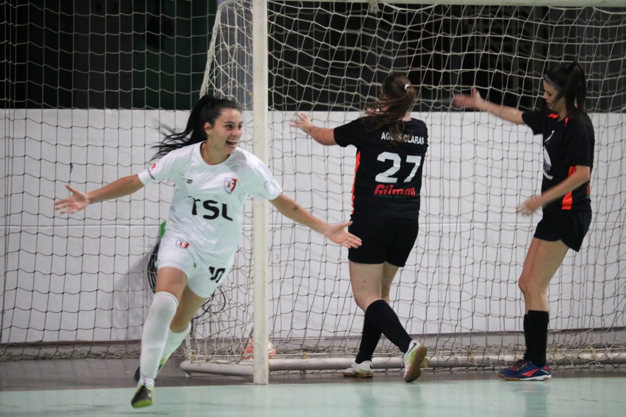 Em jogão, Steffen vence Águas Claras e conquista o futsal feminino dos Jogos Comunitários de Brusque