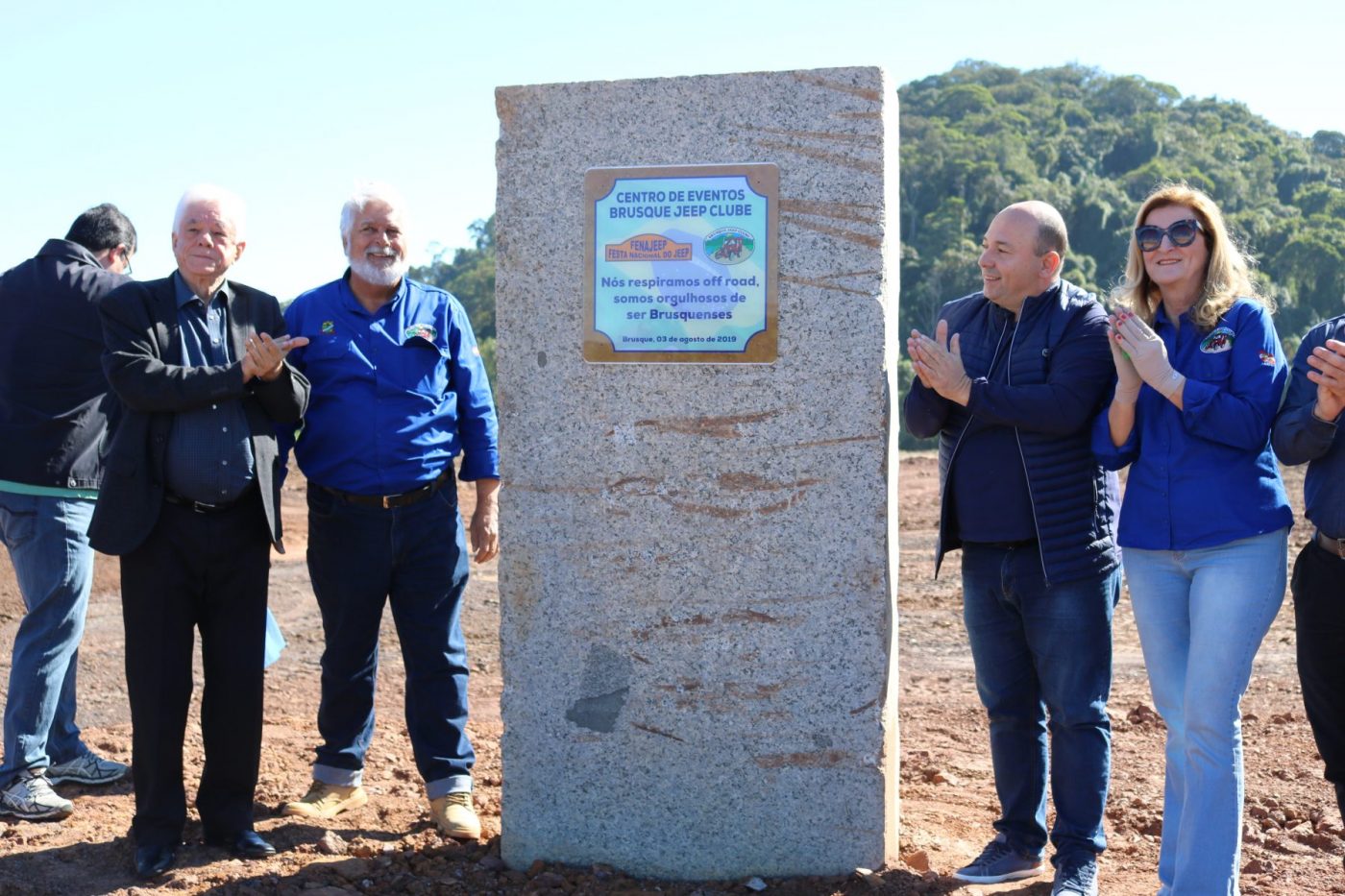 Prefeitura e Brusque Jeep Clube inauguram pedra fundamental no Centro de Eventos Chico Wehmuth