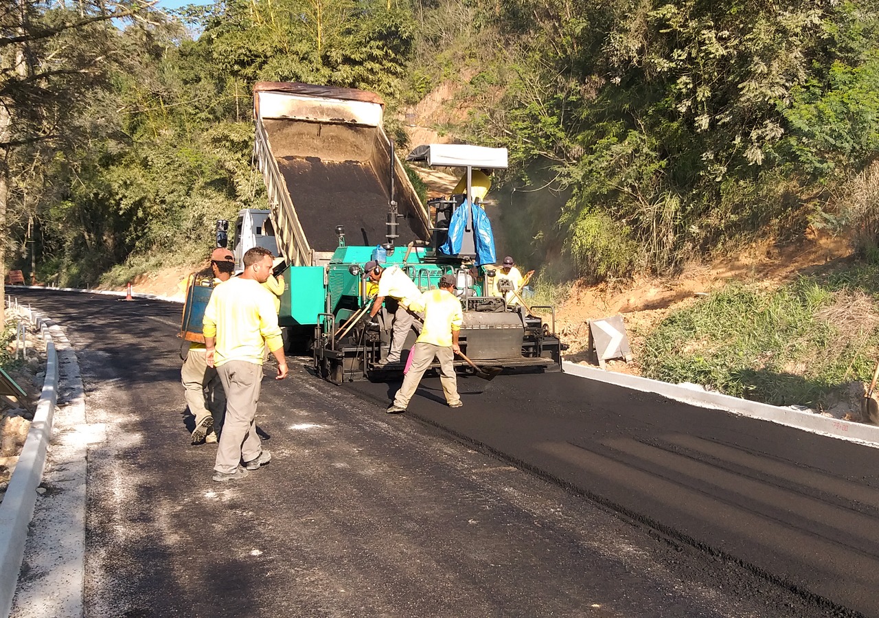 Confira como estão as obras de microdrenagem, pavimentação e urbanização da rua Alberto Muller