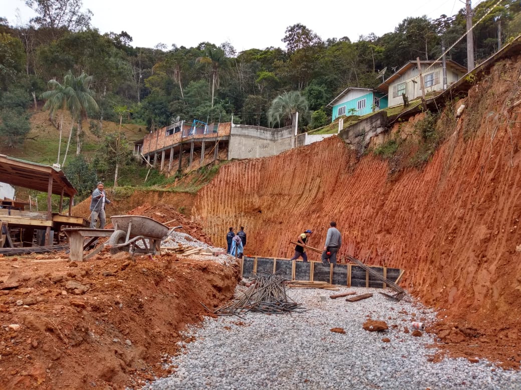 Iniciadas obras de dois muros de contenção no bairro Nova Brasília