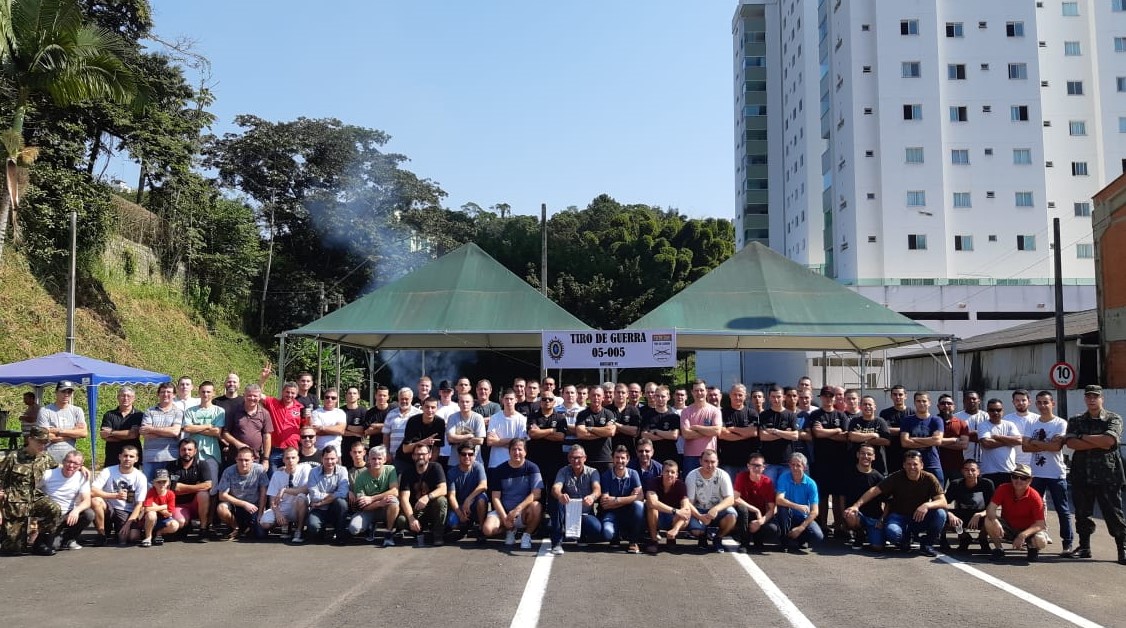 Tiro de Guerra homenageia pais