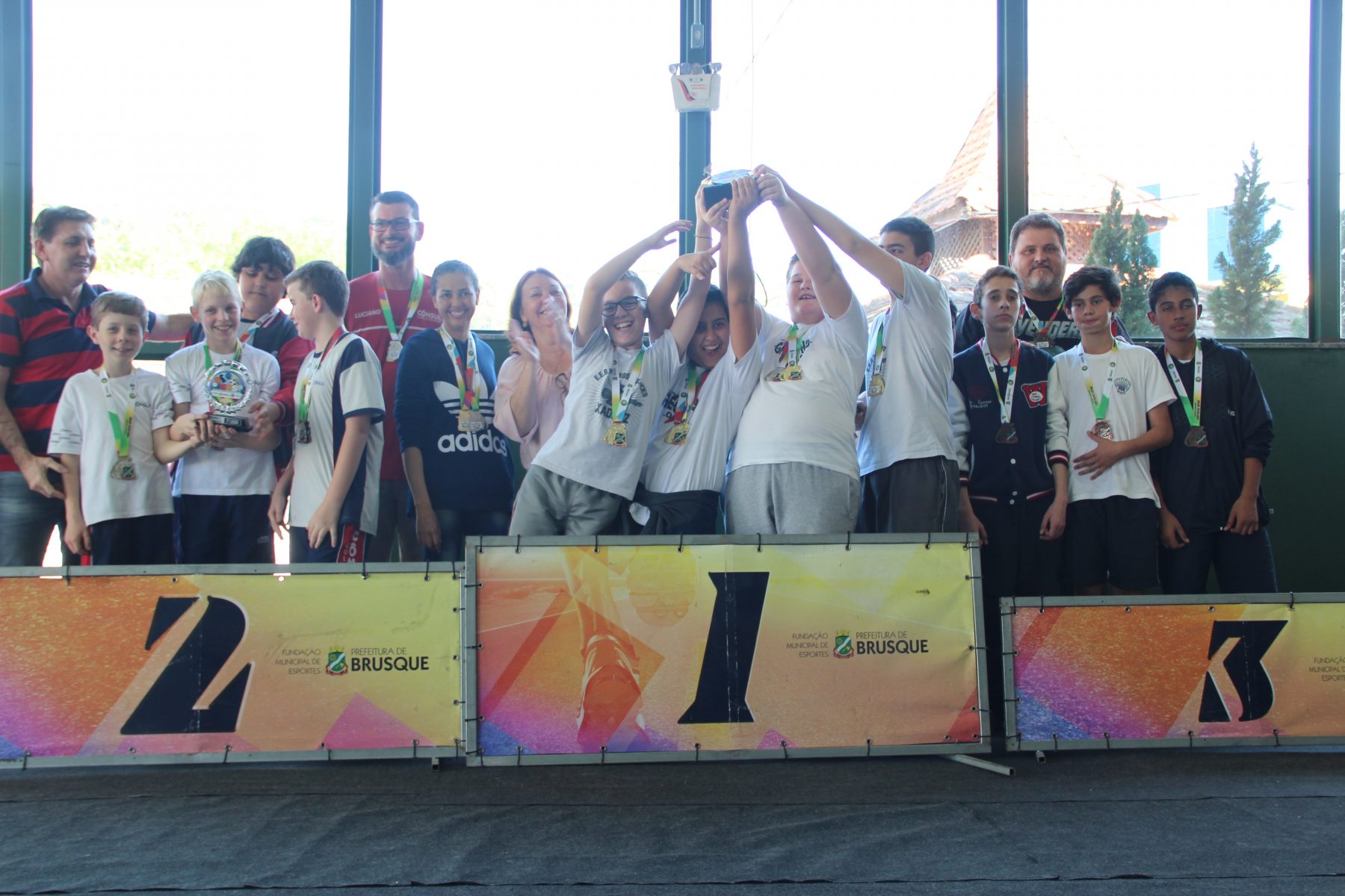 Jogos Escolares de Brusque finalizam com finais do xadrez, voleibol e futsal feminino