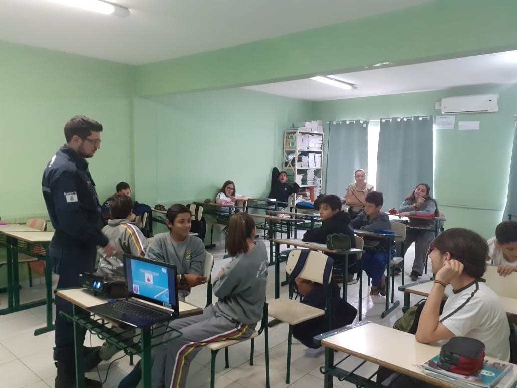 Conheça o Trânsito Quiz, projeto desenvolvido pela GTB nas escolas municipais