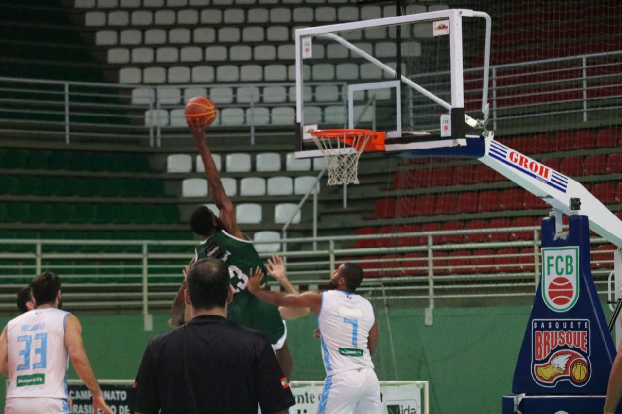 Londrina vence Maringá na Copa Brasil Sul. Duelo do Brusque Basquete é adiado