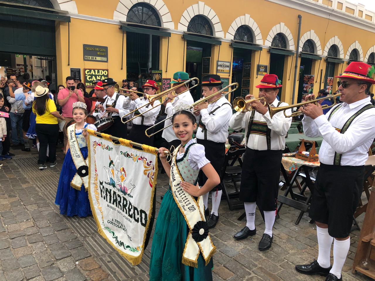 Mini Fenarreco anima público em Florianópolis