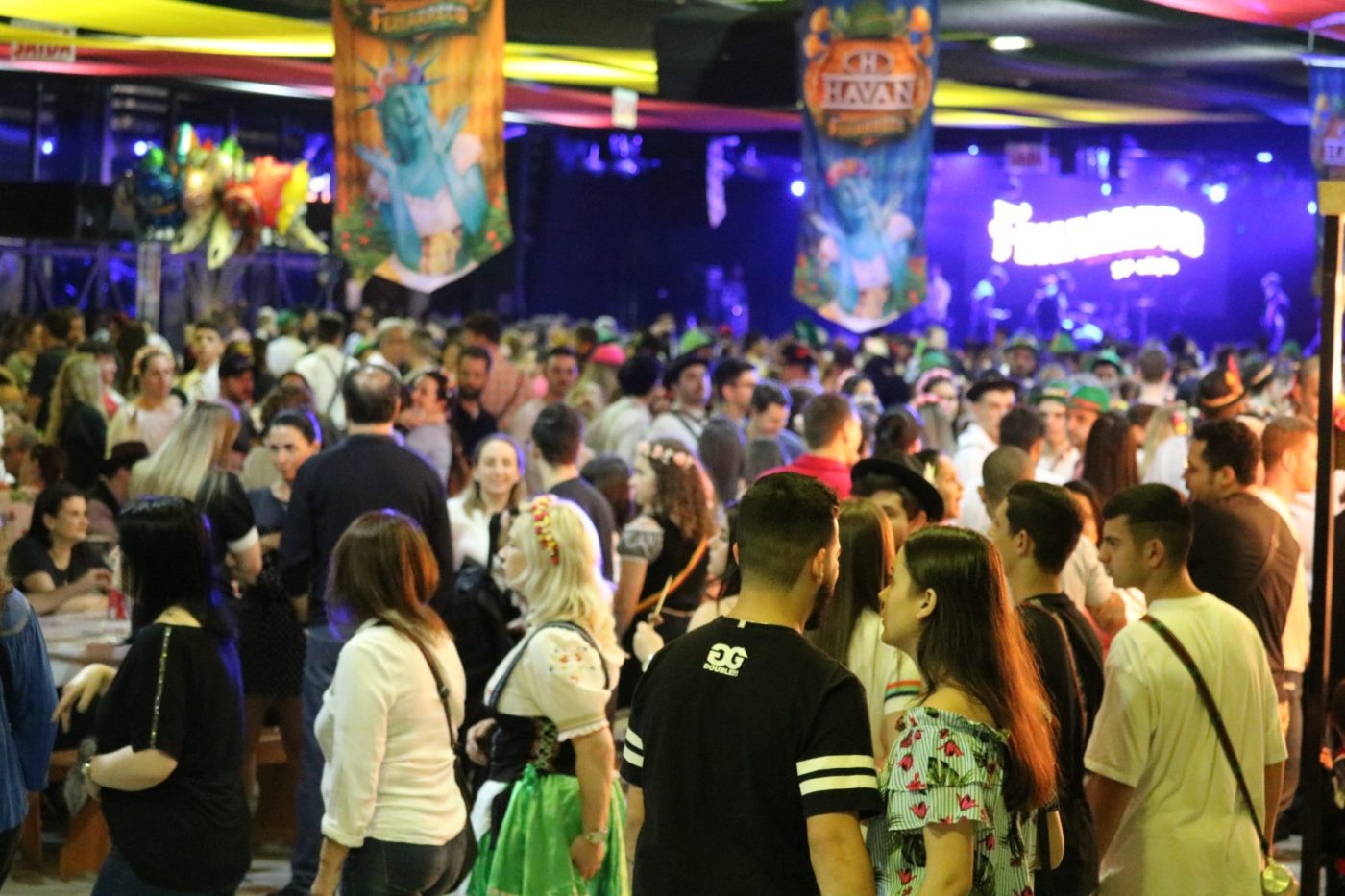 Mais de 12 mil pessoas passam pelo Pavilhão da Fenarreco na primeira noite de festa