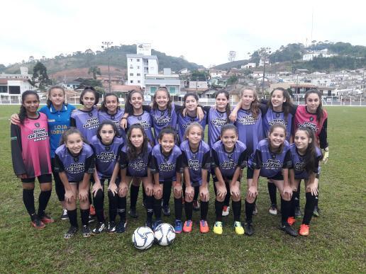 Escola Paquetá classifica time de futebol feminino para fase estadual do Moleque Bom de Bola