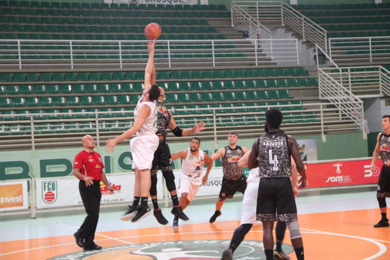 Brusque Basquete/FME volta a ser superado pelo Grande Florianópolis Basket e fica fora do final four do Campeonato Catarinense