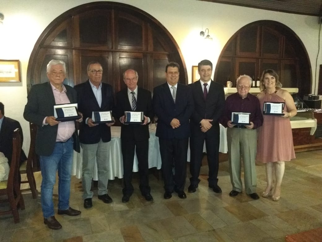 Prefeito é homenageado pelo Hospital Azambuja