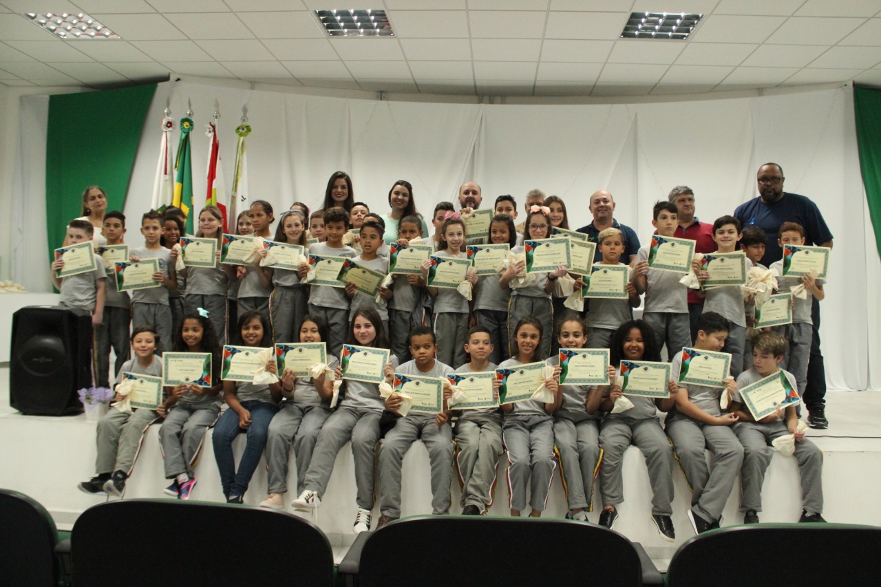 Fundema realiza formatura do projeto Sairinhas