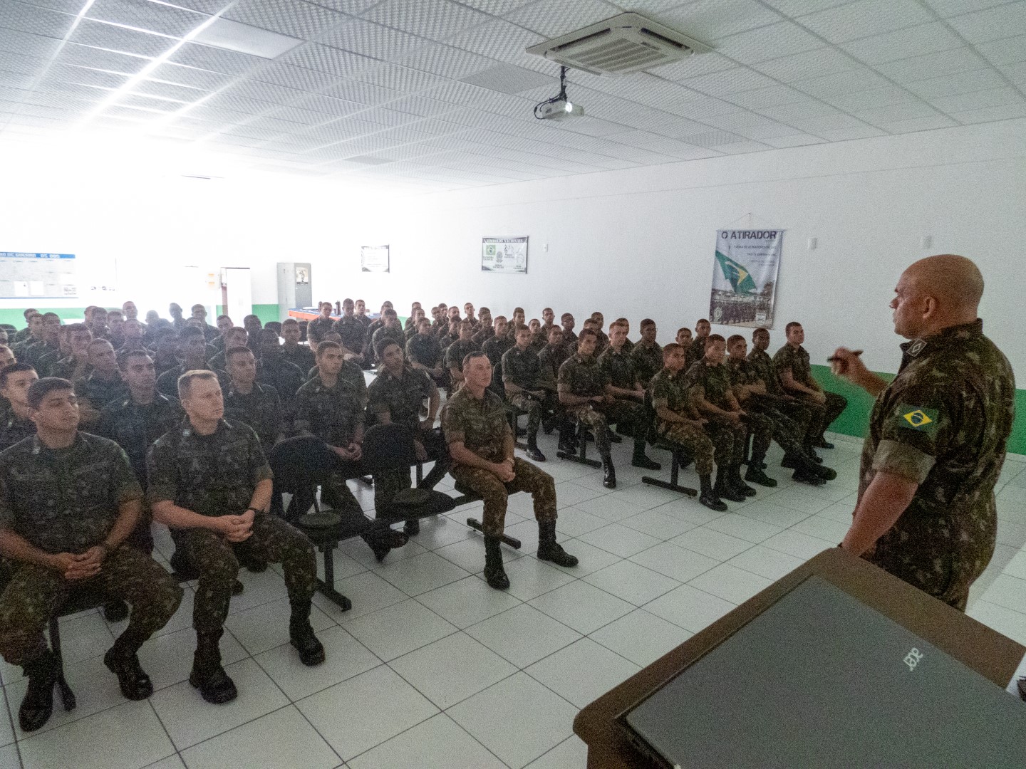 Tiro de Guerra recebe visita do curso de formação de sargentos