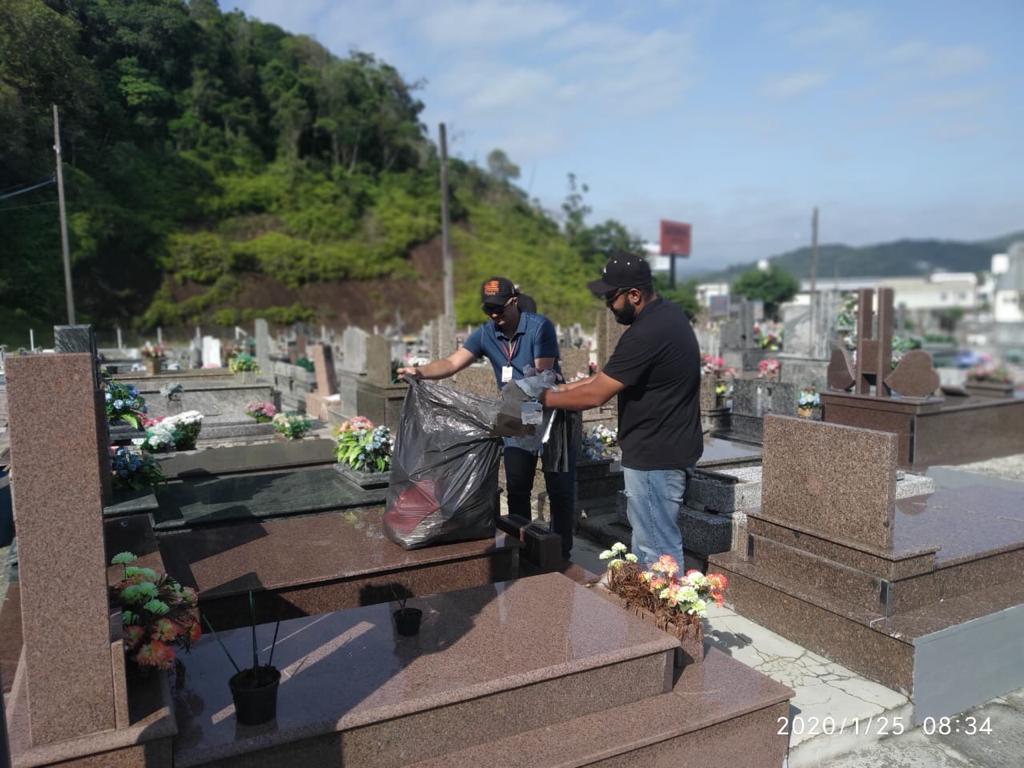 Cemitérios são vistoriados em ação do programa de combate a Dengue