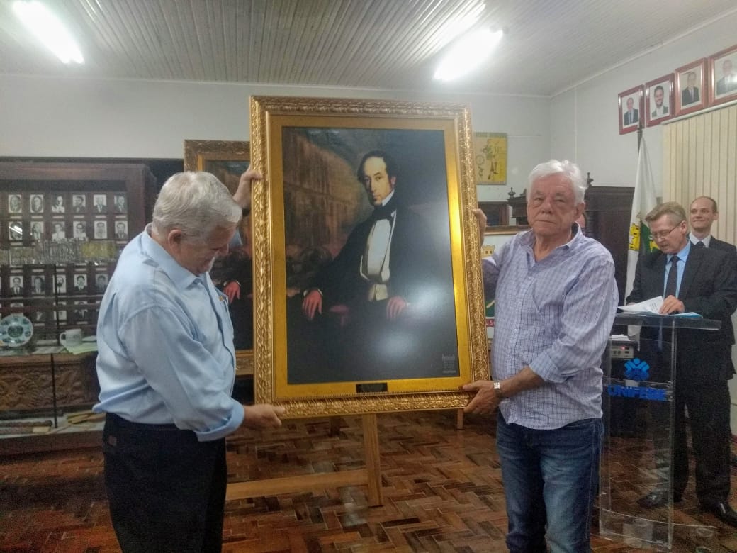 Executivo recebe réplica do retrato do barão de Schneeburg