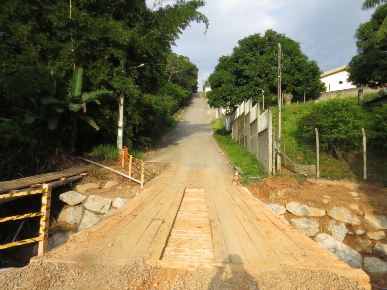 Prefeitura reconstrói três pontes