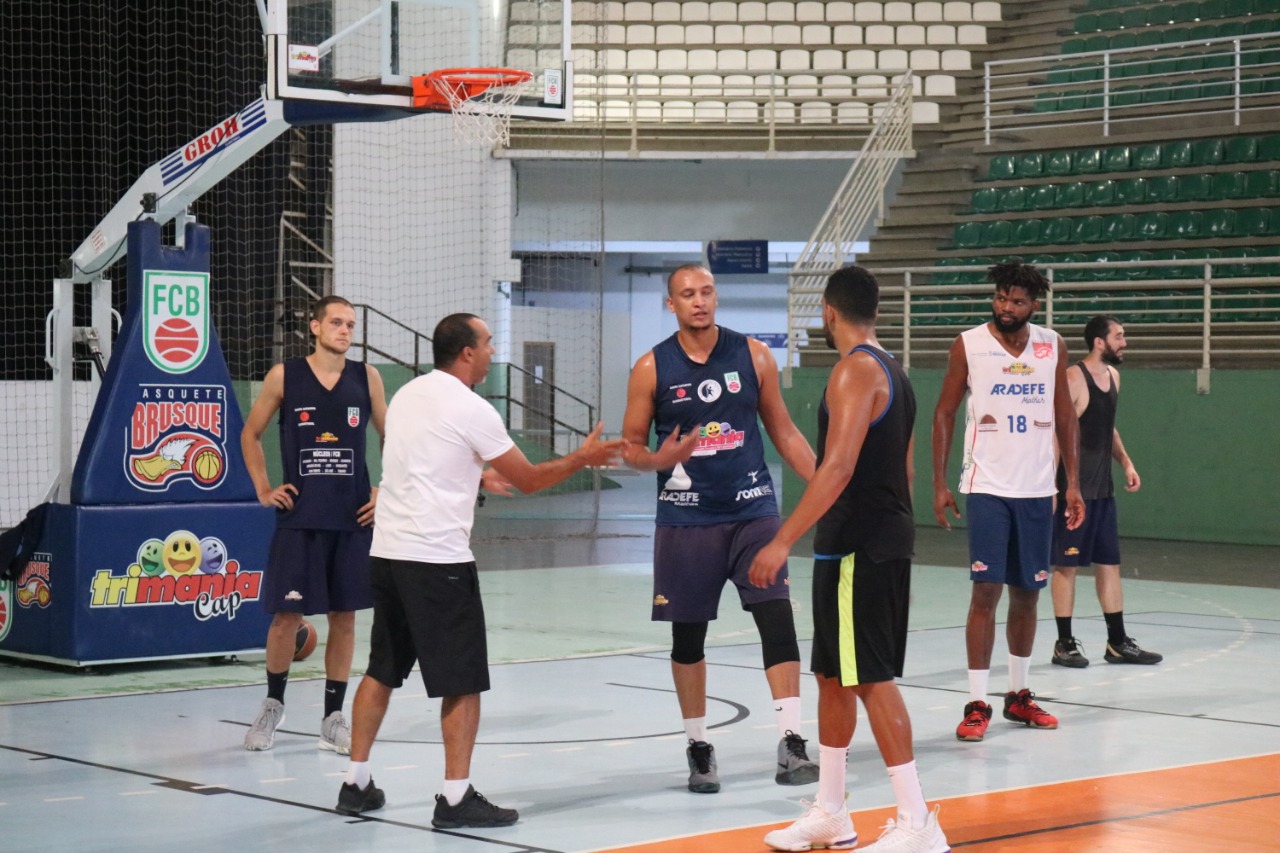 Brusque Basquete/FME entra na reta final de preparação para o Campeonato Brasileiro