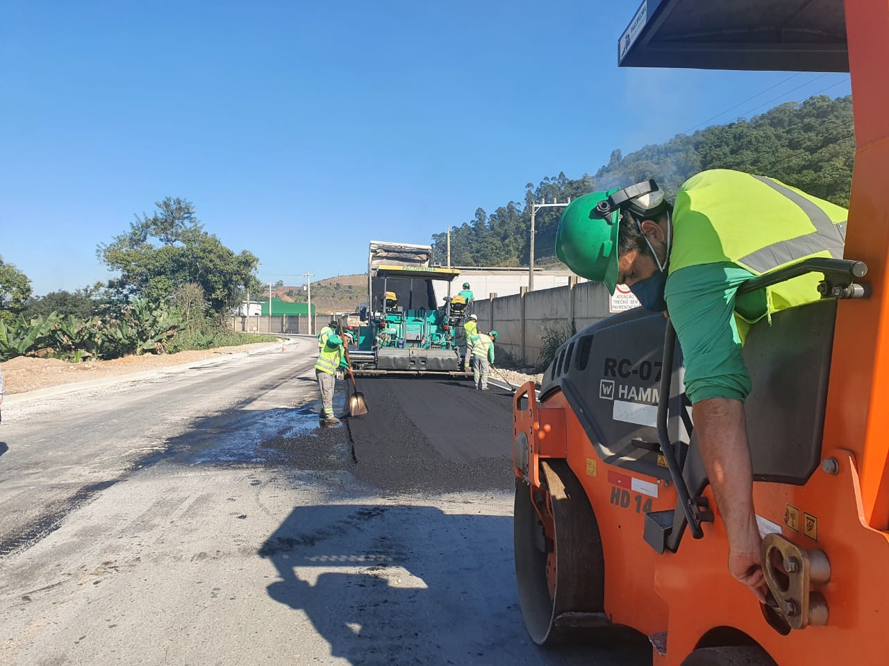 Entra na reta final a pavimentação asfáltica da Estrada da Fazenda