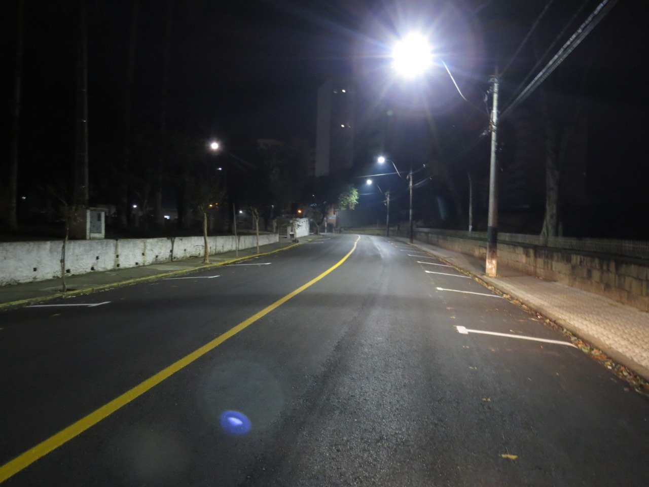 Nova iluminação pública traz economia e melhora luminosidade das ruas da cidade