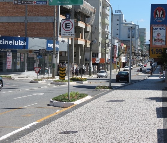 Prefeitura orienta comerciantes sobre reserva de vagas de estacionamento em vias públicas
