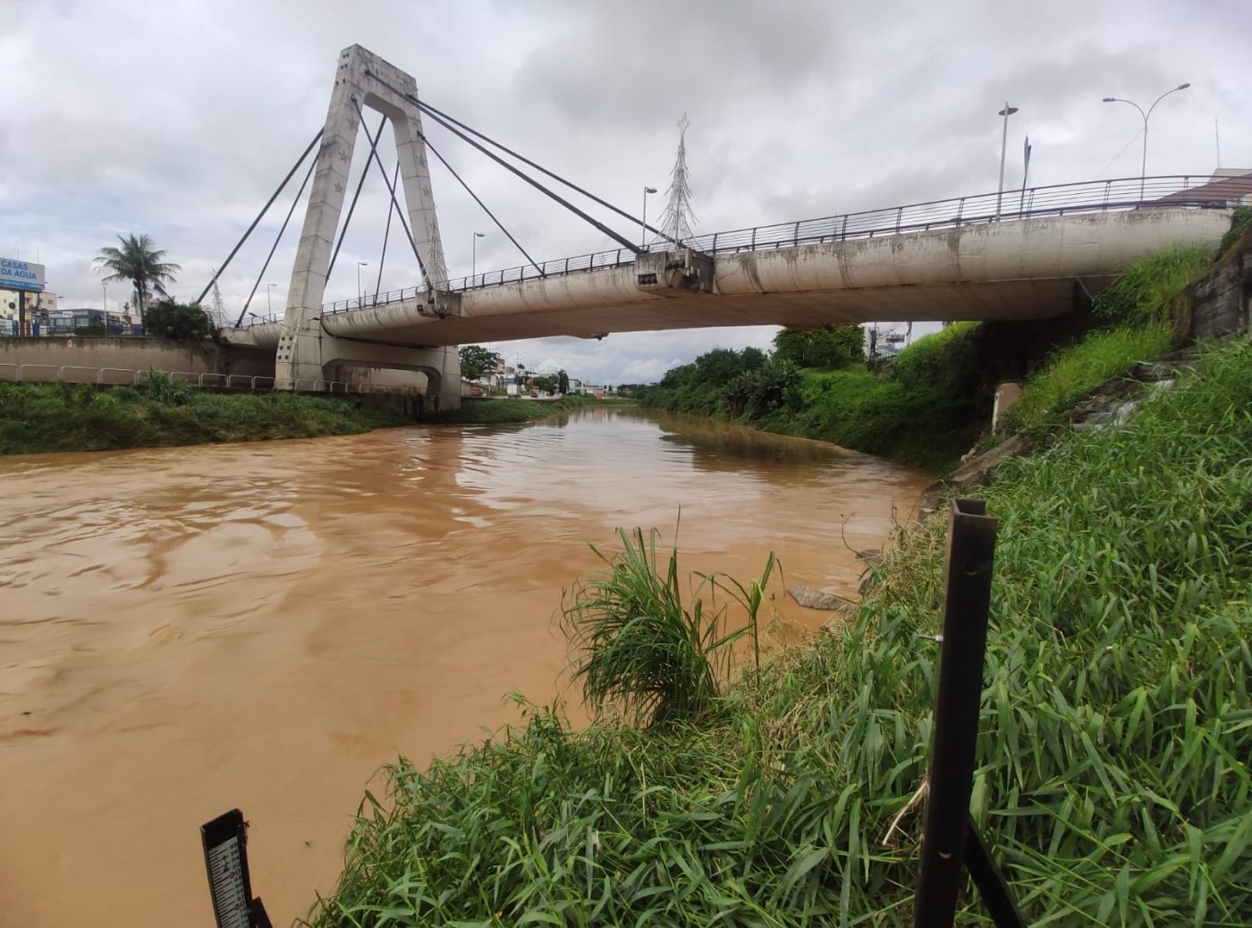 Rio Itajaí-Mirim pode atingir 7,50 metros de altura nesta quinta-feira (17)