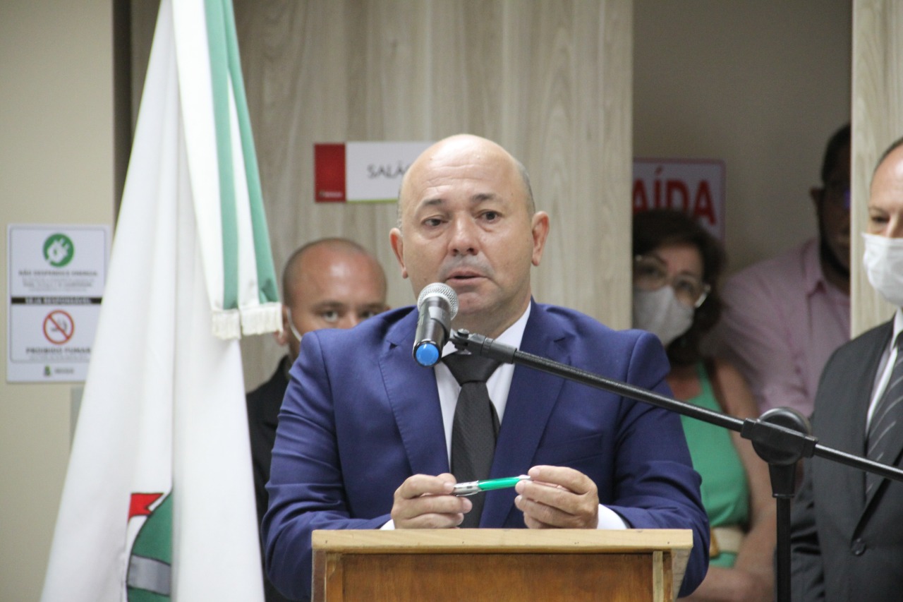 Ari Vequi assume a prefeitura de Brusque