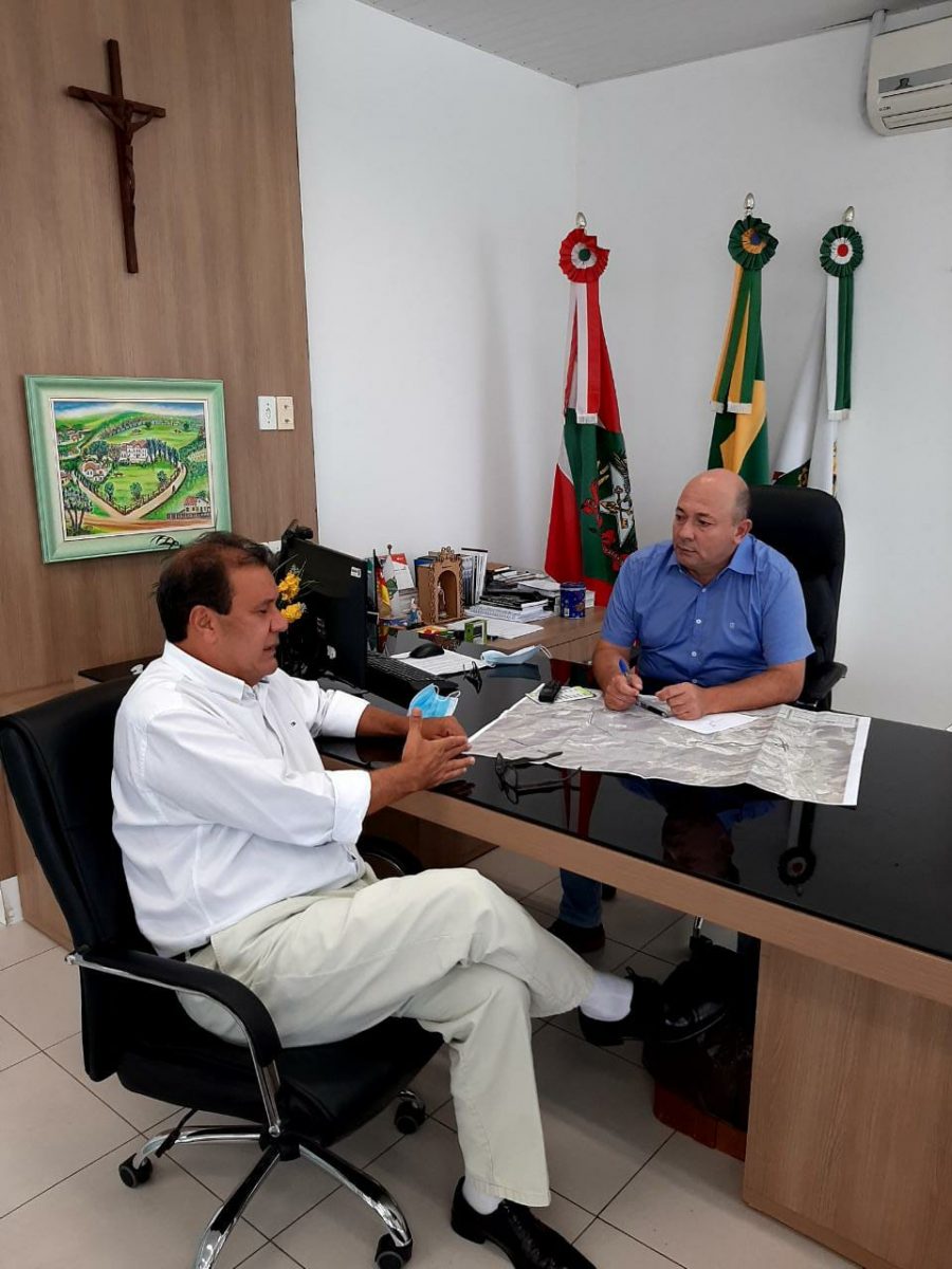 Secretário de Saúde apresenta plano de vacinação ao prefeito Ari Vequi