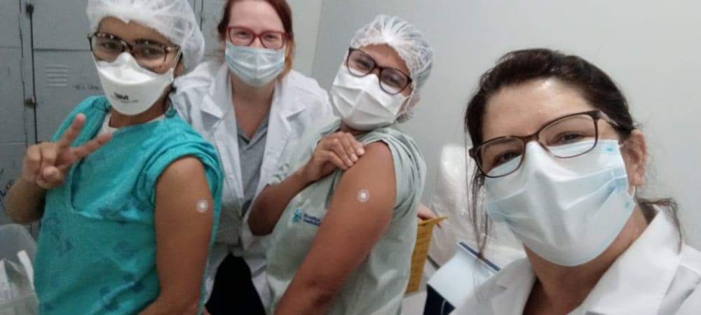 Iniciada imunização de profissionais de saúde nos hospitais de Brusque