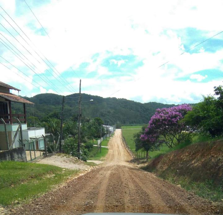 Confira as atividades da equipe de patrola e limpeza de valas da secretaria de obras