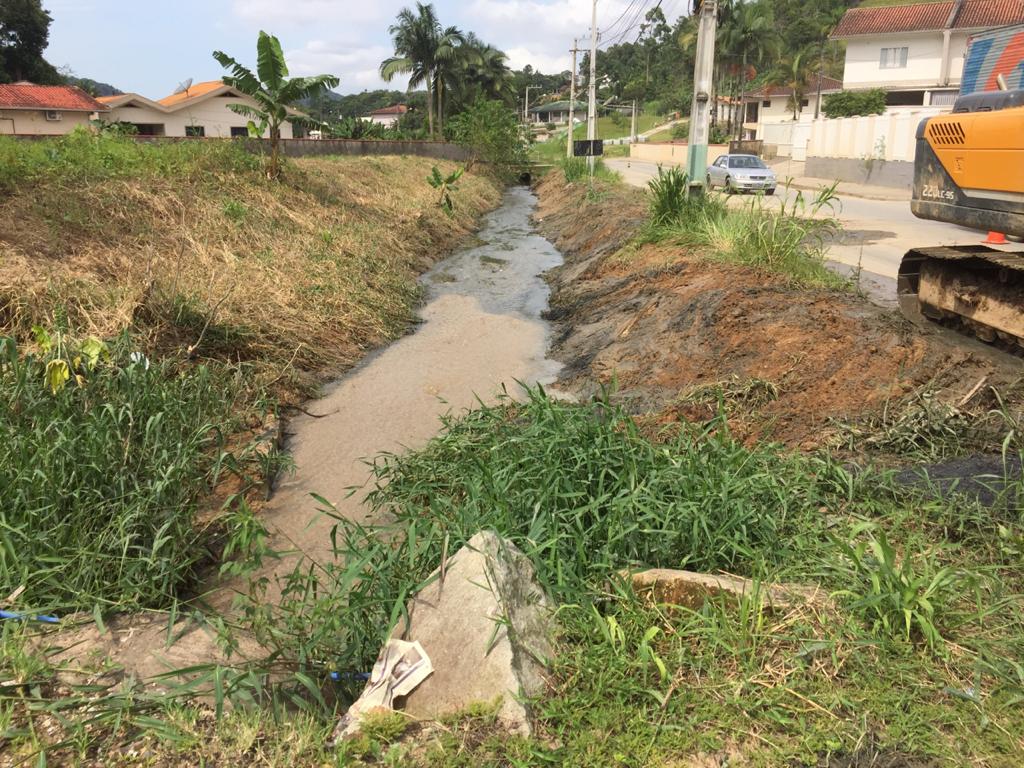 Confira as atividades da patrola e limpeza de valas da secretaria de obras