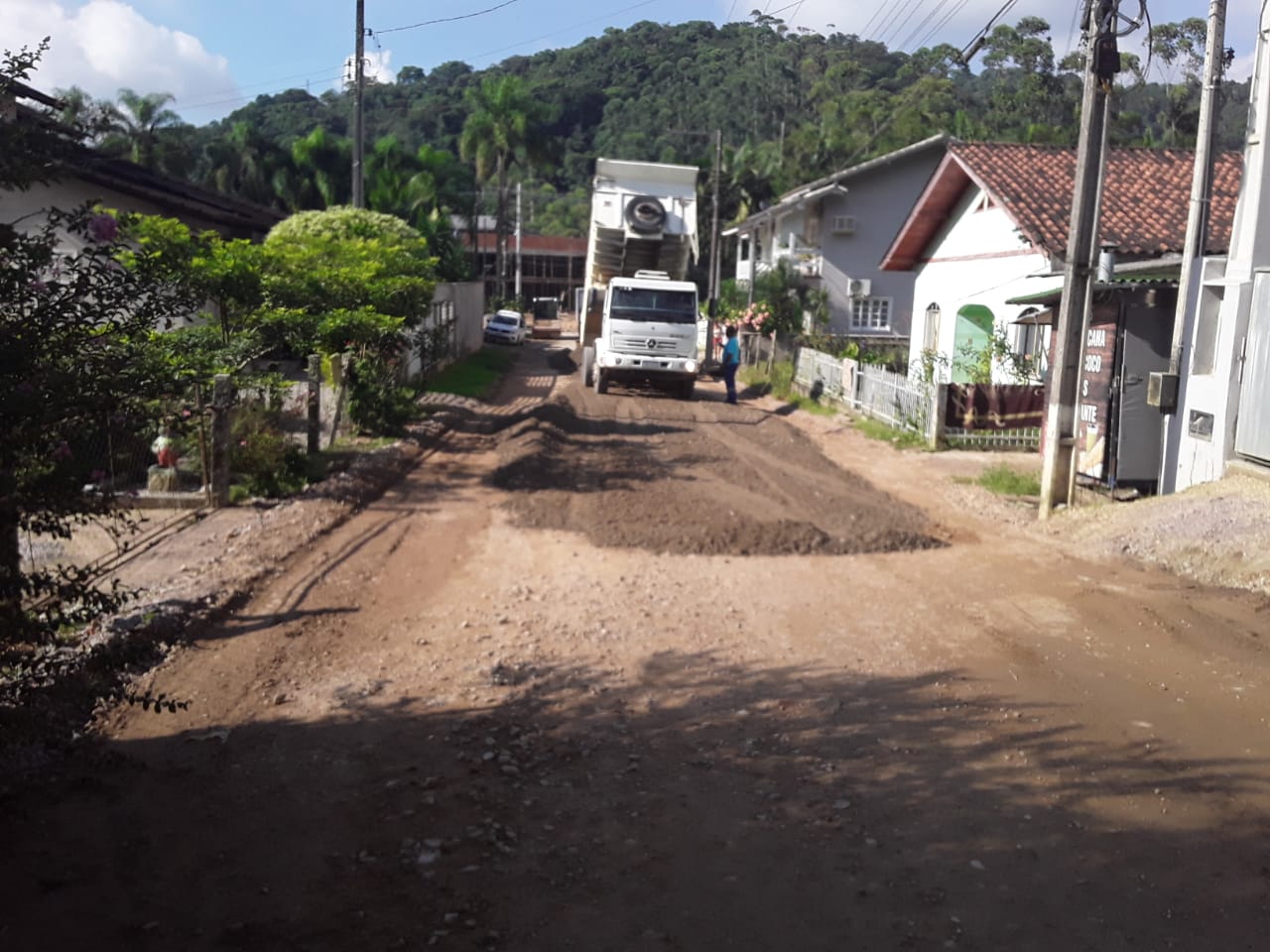 Começa pavimentação da rua Marcos Fischer