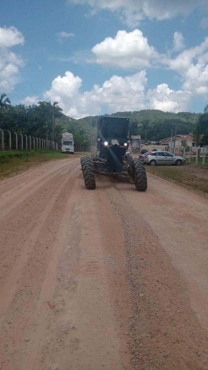 Confira as atividades da patrola e limpeza de valas da secretaria de obras