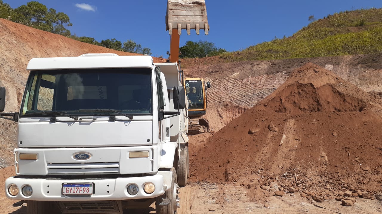 Confira as atividades da patrola e limpeza de valas da Secretaria de Obras