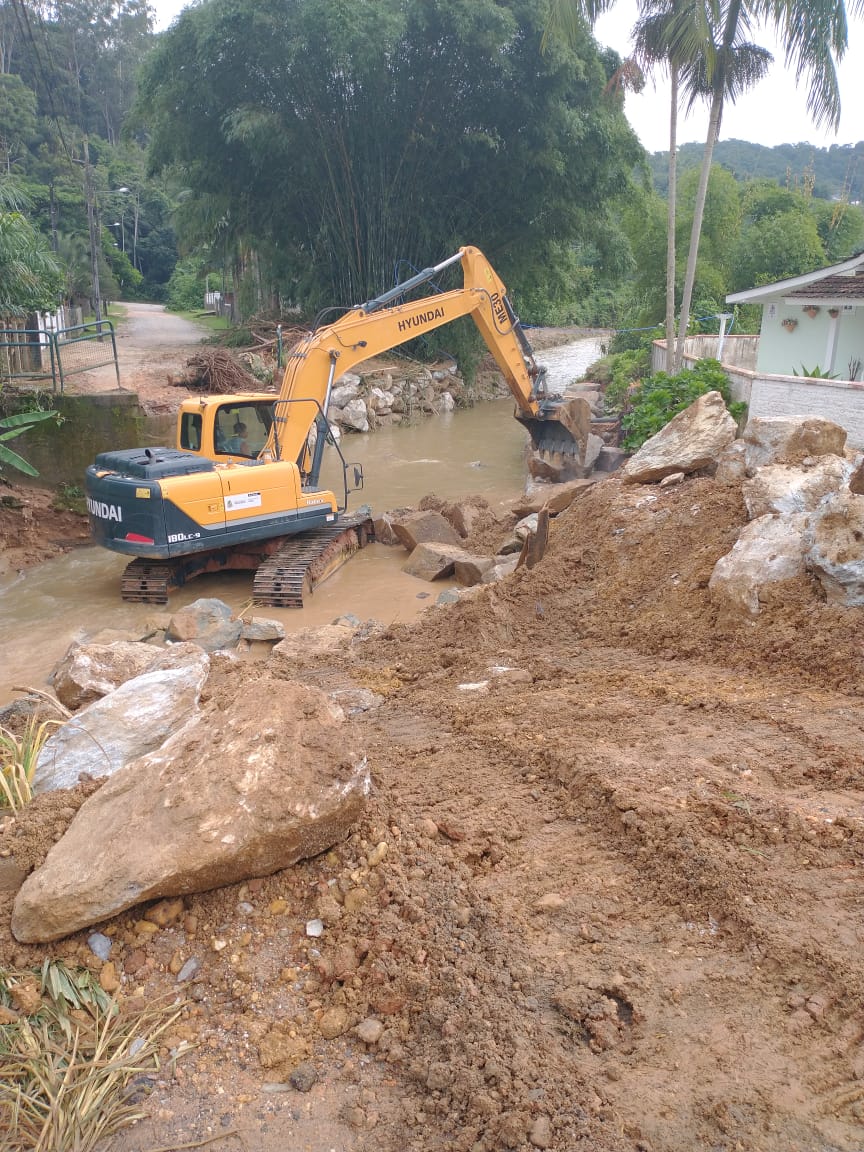 Confira as atividades da patrola e limpeza de valas da Secretaria de Obras