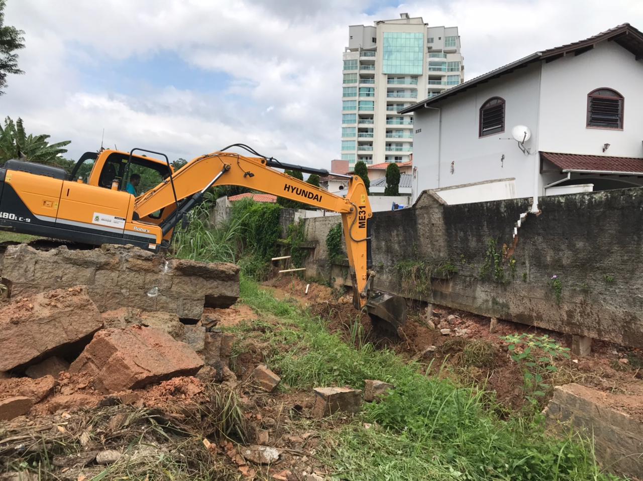 Confira as atividades da patrola e limpeza de valas da Secretaria de Obras