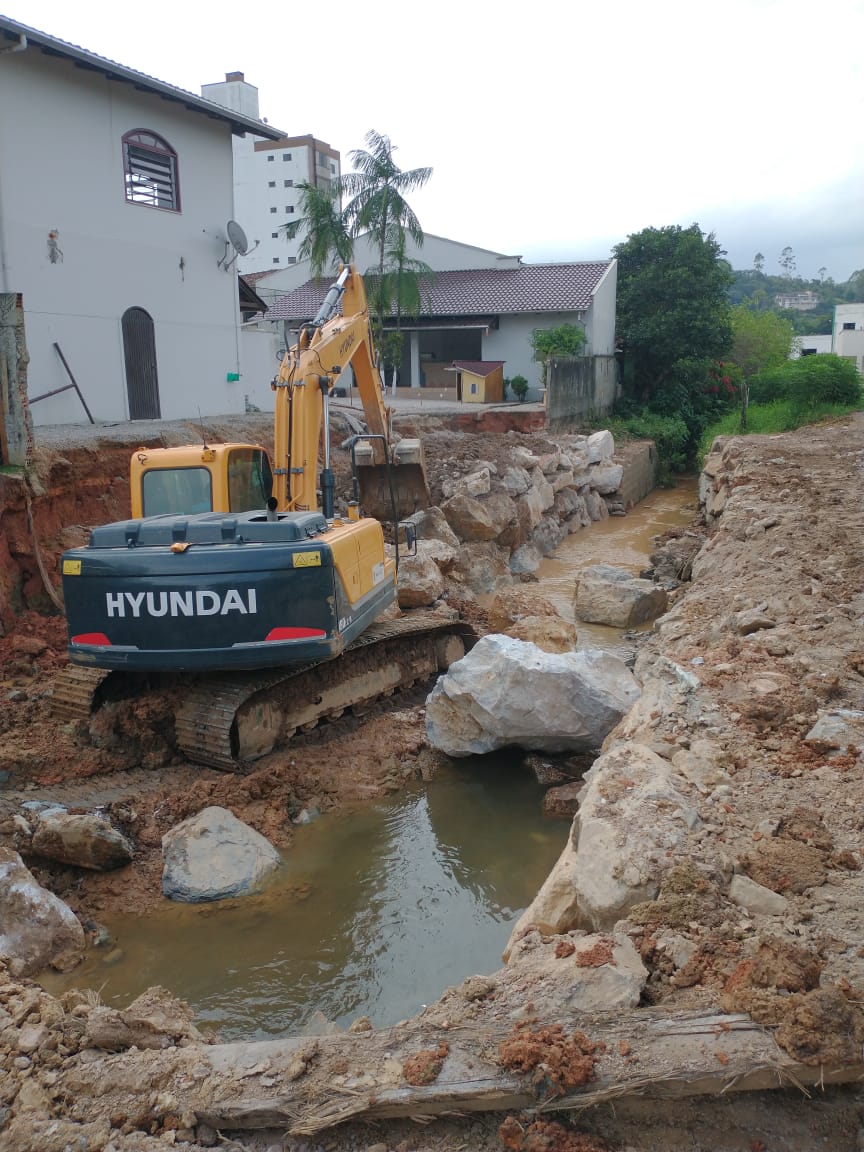 Confira as atividades da patrola e limpeza de valas da Secretaria de Obras