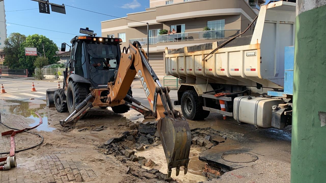 Samae atua em reparo emergencial no bairro São Pedro