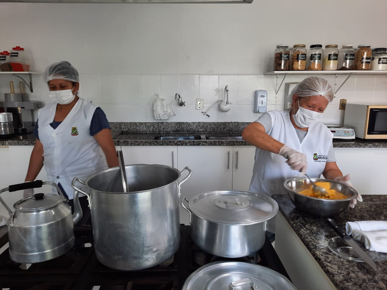 Programa de Alimentação Escolar da Prefeitura de Brusque atende alunos presenciais e remotos