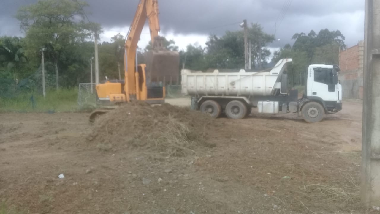 Confira as atividades da patrola e limpeza de valas da Secretaria de Obras