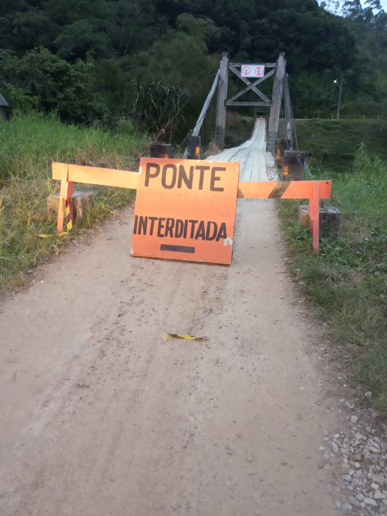 Ponte pênsil da Cristalina é interditada após rompimento de cabo de aço