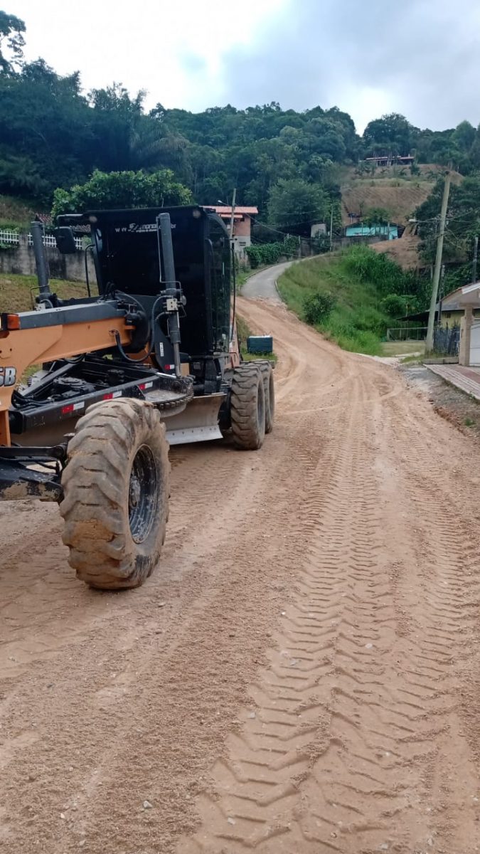 Confira as atividades da patrola e limpeza de valas da Secretaria de Obras