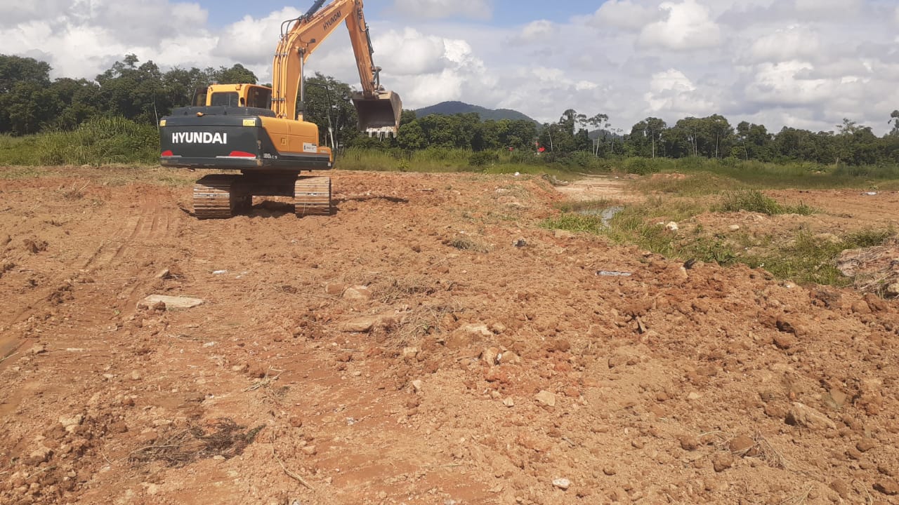 Confira as atividades da equipe de patrola e limpeza de valas da Secretaria de Obras