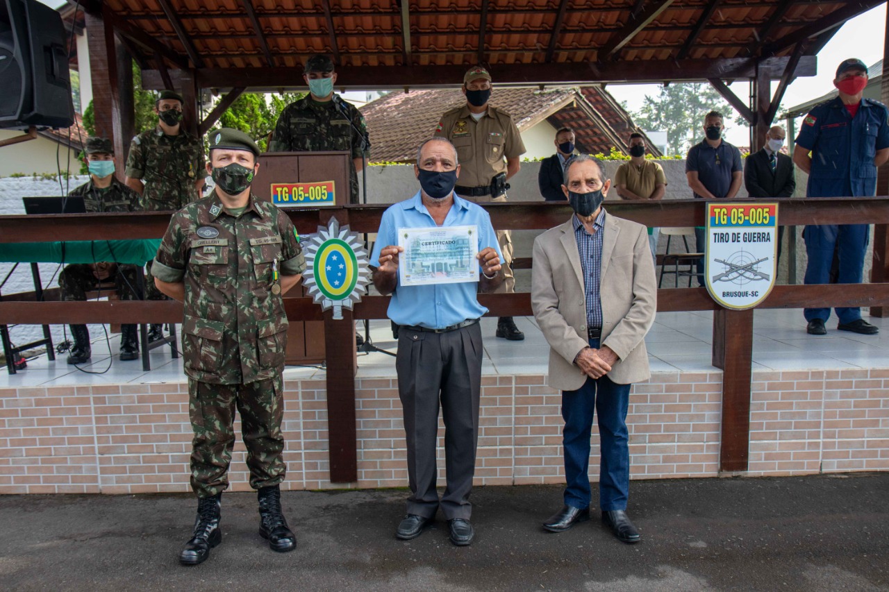 Tiro de Guerra comemora Dia do Exército