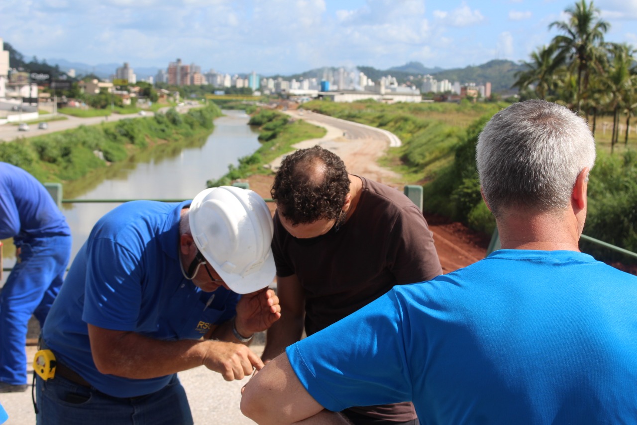 Samae inicia recuperação de adutora rompida em queda de cabeceira