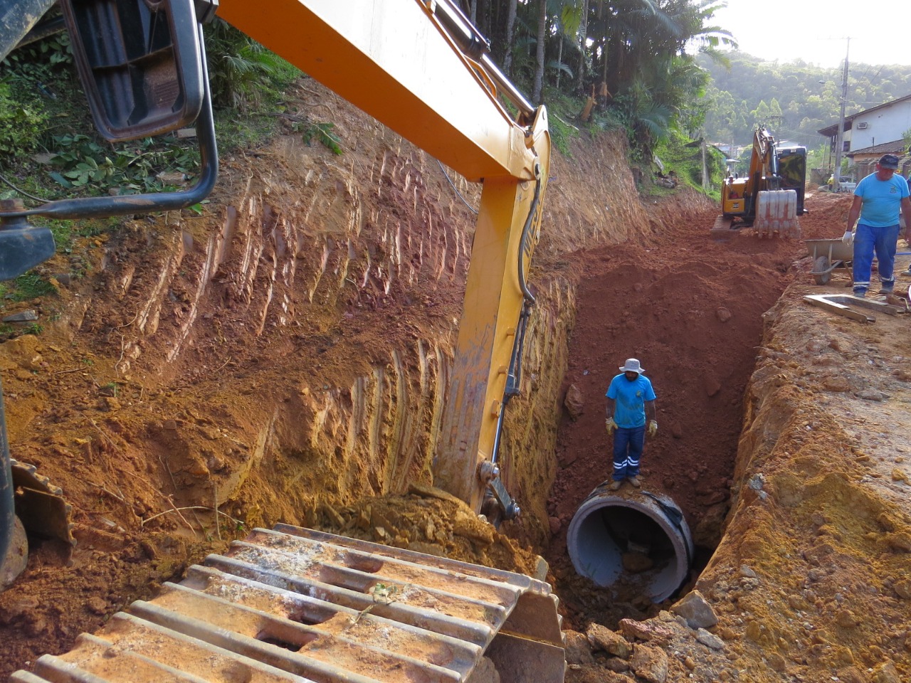 Secretaria de Obras mantém várias frentes de trabalho no município