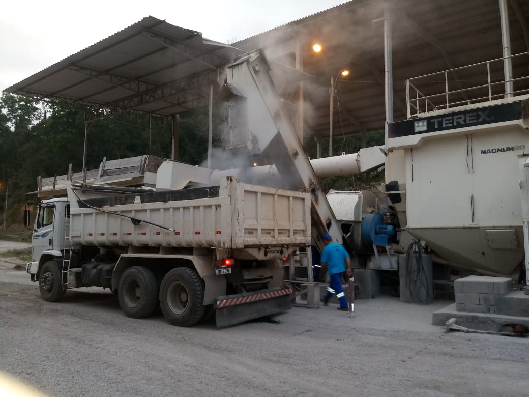 Secretaria de Obras realiza operação tapa-buraco em seis ruas