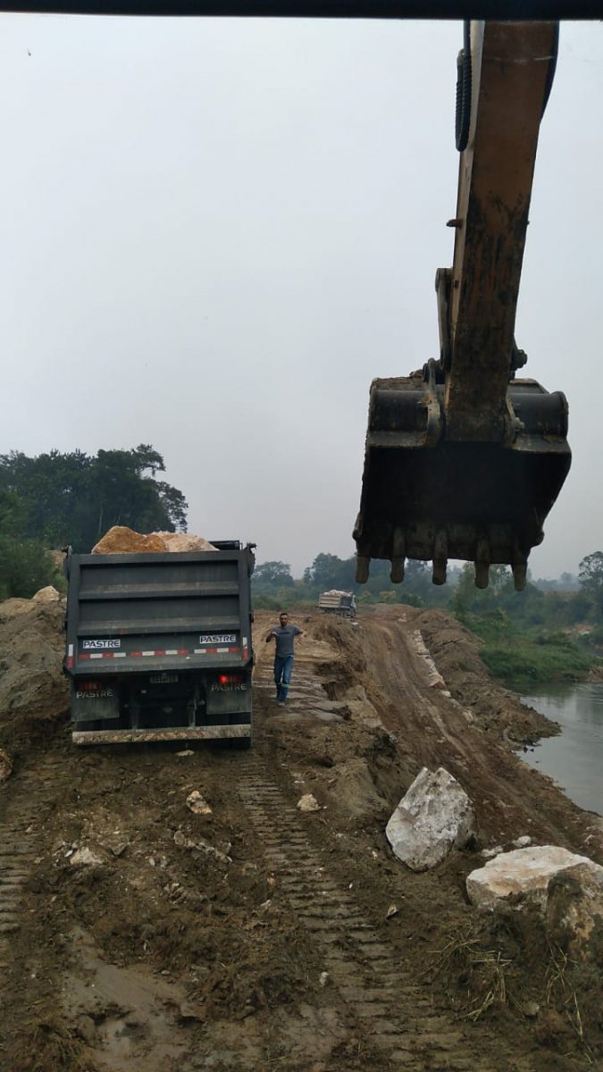 Confira as atividades da equipe de patrola e limpeza de valas da Secretaria de Obras