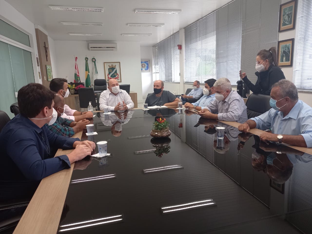 Comitiva com prefeitos da Bahia visita prefeitura de Brusque