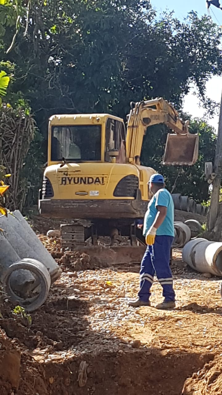 Confira as atividades da equipe de patrola e limpeza de valas da Secretaria de Obras