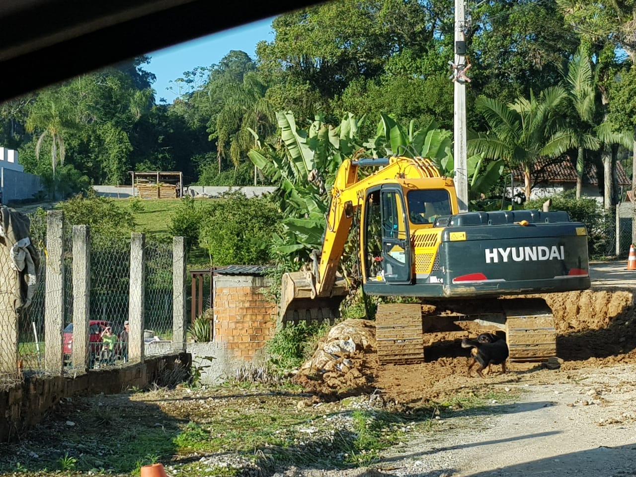 Confira as atividades da equipe de patrola e limpeza de valas da Secretaria de Obras