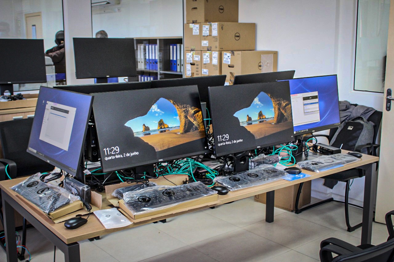 Samae Brusque recebe 30 novos computadores de última geração