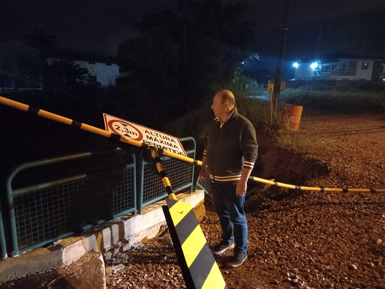 Prefeito de Brusque determina interdição da ponte na rua Itajaí